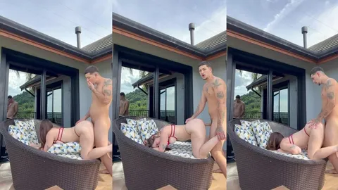 Branquinha Safada Empinada Metendo Pauzão de Quatro